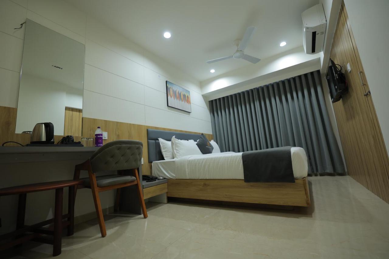 Hotel Shayan Inn Rajkot Exterior foto